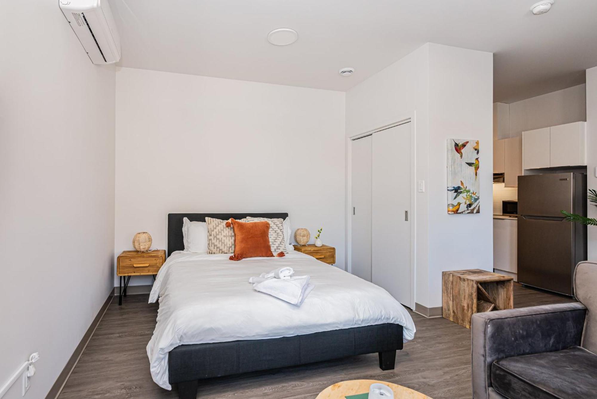 Wonderful New Studio Close To Mount Royal By Den Stays Montréal Quarto foto